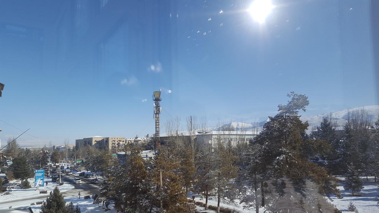 Apartment In The Karakol Heart מראה חיצוני תמונה